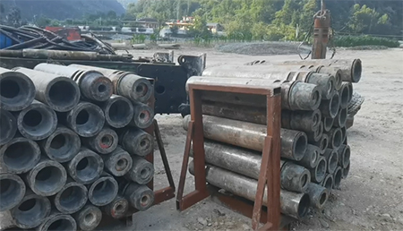 設(shè)備已運到礦山，準(zhǔn)備反井鉆施工