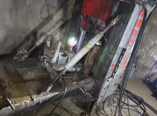 銀川礦山井下反井鉆機(jī)施工現(xiàn)場(chǎng) 銀川礦山井下反井鉆機(jī)施工現(xiàn)場(chǎng)